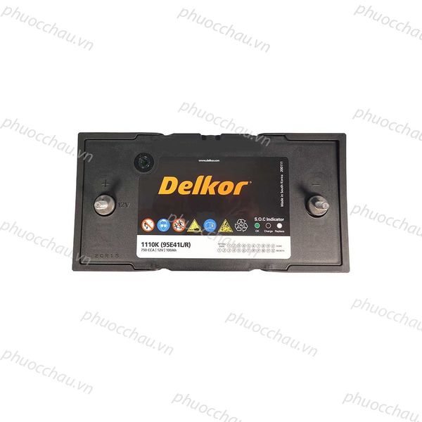 Bình ắc quy Delkor 1110K 12V 100Ah mặt trên tem Delkor và chỉ báo SOC, cọc âm dương