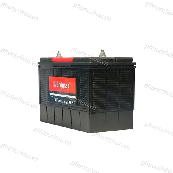 Bình ắc quy Enimac CMF 31-800 12V-100AH góc nghiêng trái mặt bên có tem đỏ và nắp đỏ
