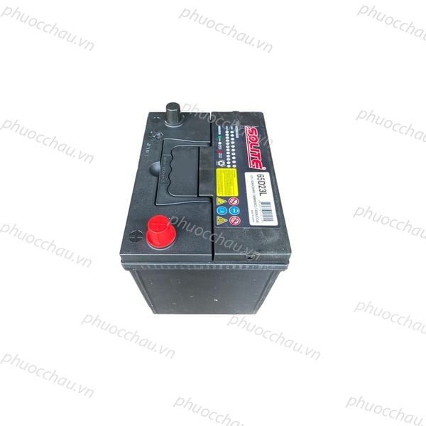 Ắc quy Solite 65D23L 12V-60AH mặt trên có tay xách, nắp cọc đỏ và tem thông số