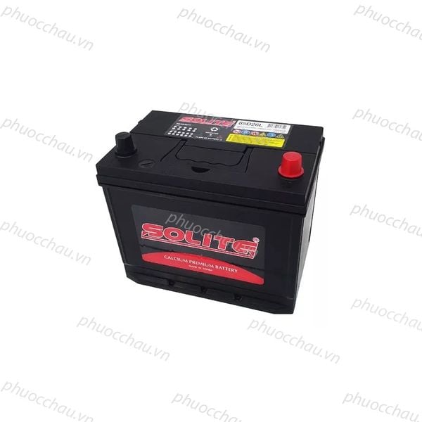 Bình ắc quy Solite 85D26L 12V-70AH nhìn từ trên xuống, mặt trên có tem 85D26L và nắp bình