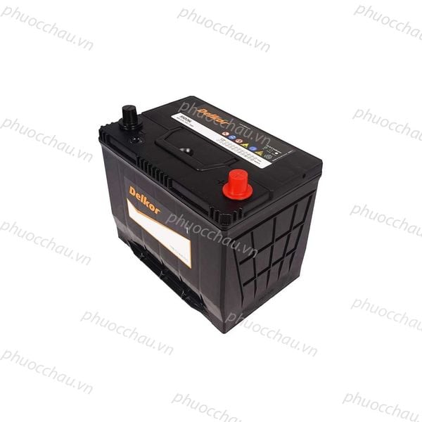 Bình ắc quy Delkor 100D26L 12V 75Ah góc nhìn từ trên xuống bên phải, nắp cọc đỏ và vỏ hộp đen