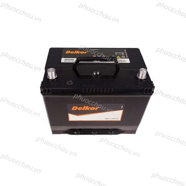 Bình ắc quy Delkor 100D26L 12V 75Ah nhìn từ phía sau, mặt sau tem Delkor Clarios và tay xách nắp bình