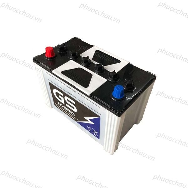 Bình ắc quy GS HYBRID 95D31R PLUS 12V-80Ah góc nhìn từ trên xuống bên phải, nắp van đen và cọc bình đỏ xanh