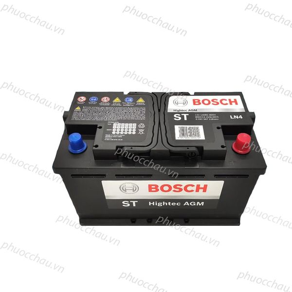 Bình ắc quy BOSCH AGM LN4 12V-80Ah nhìn từ trên xuống, nắp đen có tem cảnh báo và nắp bảo vệ cọc xanh đỏ