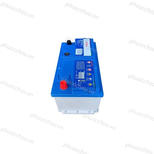 Bình ắc quy Bosch DIN 580.073 12V-80Ah góc nhìn từ trên cao, mặt nắp xanh dương nổi bật