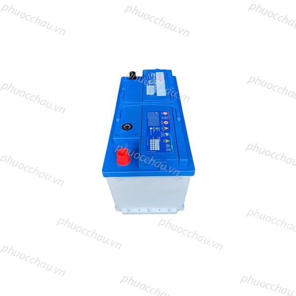 Bình ắc quy BOSCH DIN 600.085 12V-100Ah góc nhìn từ trên xuống, nắp xanh tem cảnh báo, cọc đỏ nắp đậy