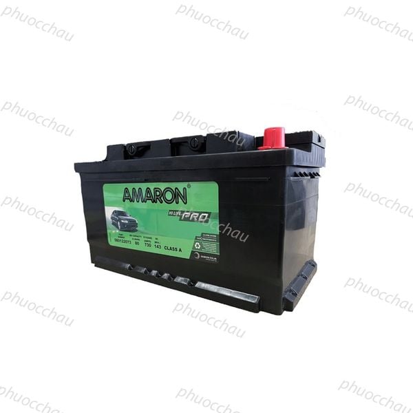 Bình ắc quy Amaron Pro DIN80 12V 80AH góc nghiêng mặt tem xanh và nắp cọc bình