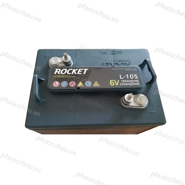 Bình ắc quy Rocket L-105 6V-225Ah nhìn từ trên, tem LONGEST Edition và hai cọc bình lộ rõ