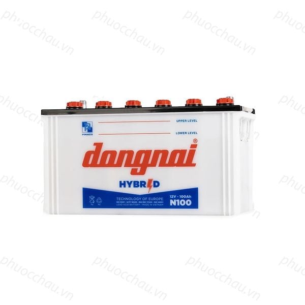 Bình ắc quy Đồng Nai N100 12V-100Ah Hybrid nhìn chính diện, thấy rõ tem và nắp cọc