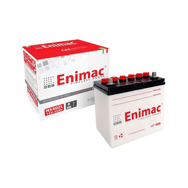 Bình ắc quy Enimac NS40ZL 12V-35Ah góc nghiêng trái kèm vỏ hộp đỏ, nắp đen 2 cọc