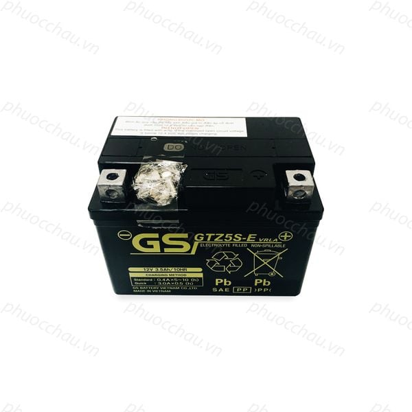 Bình ắc quy khô GS GTZ5S-E 12V 3.5Ah nhìn từ trên lộ rõ 2 cọc bình và tem VRLA