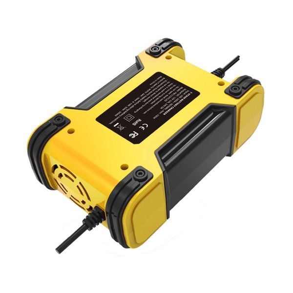 Máy sạc bình ắc quy LEKIMA 12V 12A - 24V 6A mặt dưới tem thông số và lỗ tản nhiệt