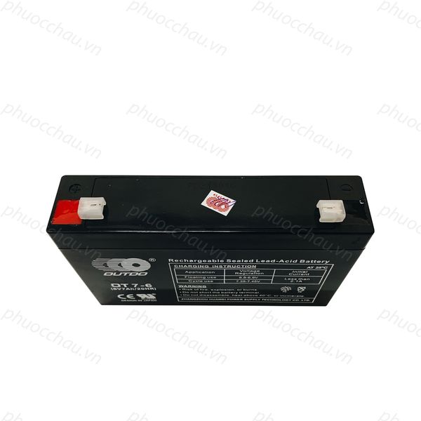 Bình ắc quy OUTDO OT7-6 6V 7Ah nhìn từ trên thấy 2 cọc trắng và tem bảo hành đỏ