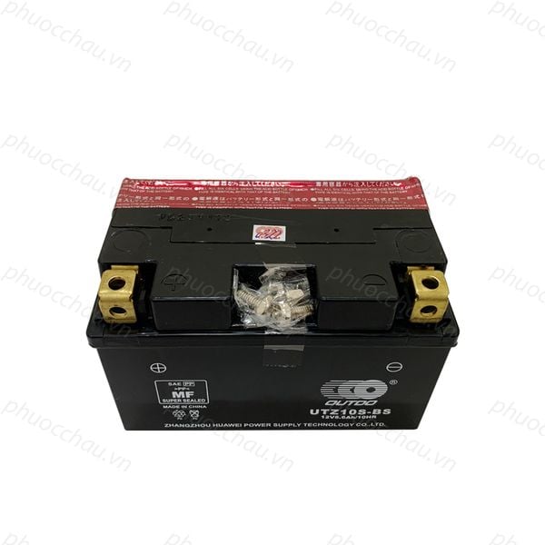 Ắc quy xe mô tô phân khối lớn OUTDO UTZ10S 12V 8.6Ah nhìn từ trên xuống, cọc bình bằng đồng và ốc vít đi kèm