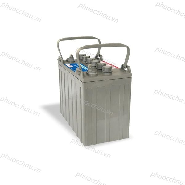 Ắc quy PINACO PL 12-150 12V-150Ah góc nghiêng phải, thấy rõ 2 quai xách, 2 cọc bình và tem xanh trên nắp