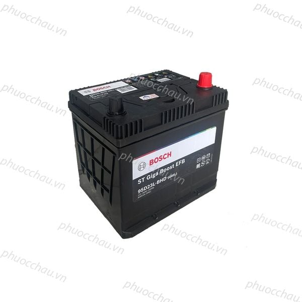 Ắc quy BOSCH EFB Q85L 12V-65AH góc chéo mặt trước bên phải, nhãn ST Giga Boost EFB 95D23L-BHD và nắp cọc dương màu đỏ