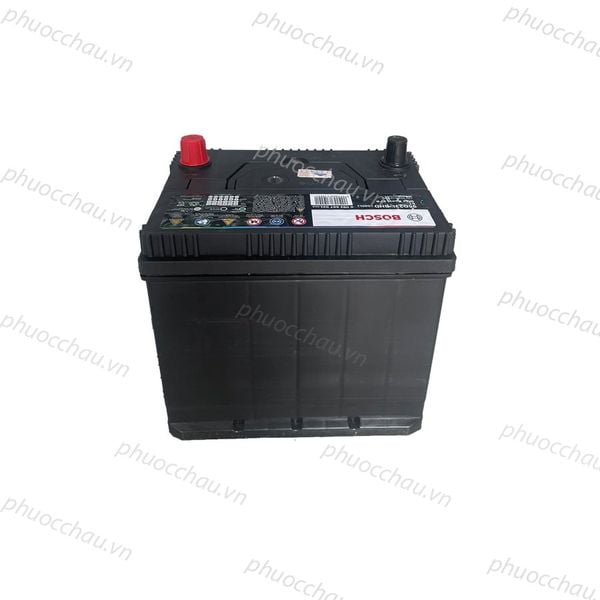 Ắc quy BOSCH EFB Q85L 12V-65AH mặt hông bên trái, nổi bật nắp cọc dương màu đỏ và dàn tem thông số kỹ thuật BOSCH