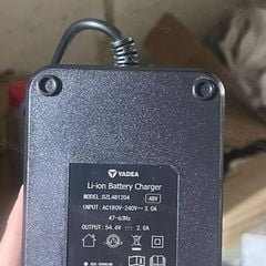 Sạc xe điện Yadea dùng Pin Lithium, bộ sạc pin lithium 54.6V2A, dùng cho xe Yadea i6, iGo Chính Hãng Yadea