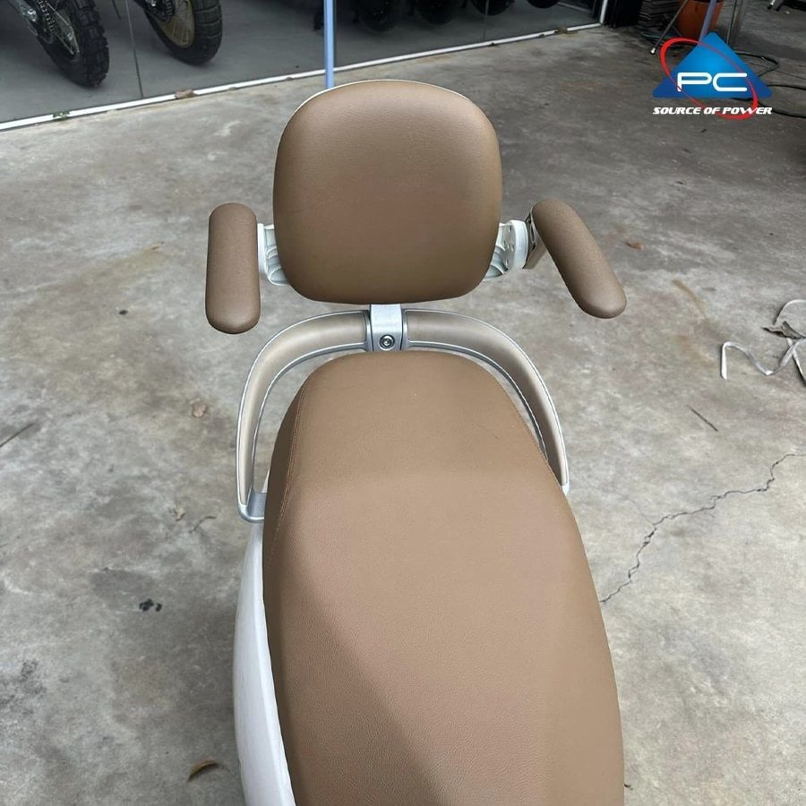 Tựa lưng xe máy điện Yadea Ossy, có gác tay