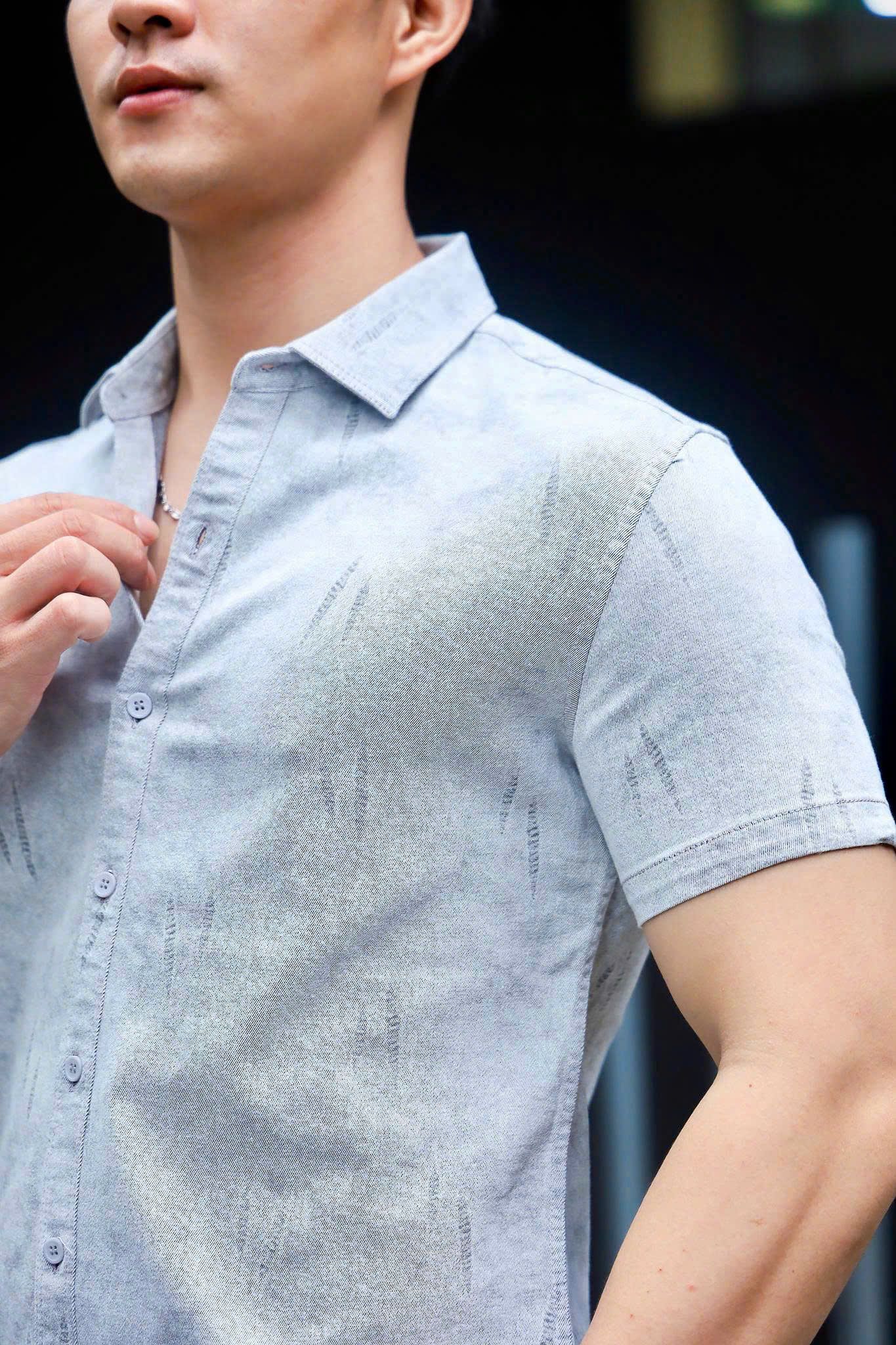 ÁO SƠ MI NAM TAY NGẮN XÁM NHẠT HỌA TIẾT