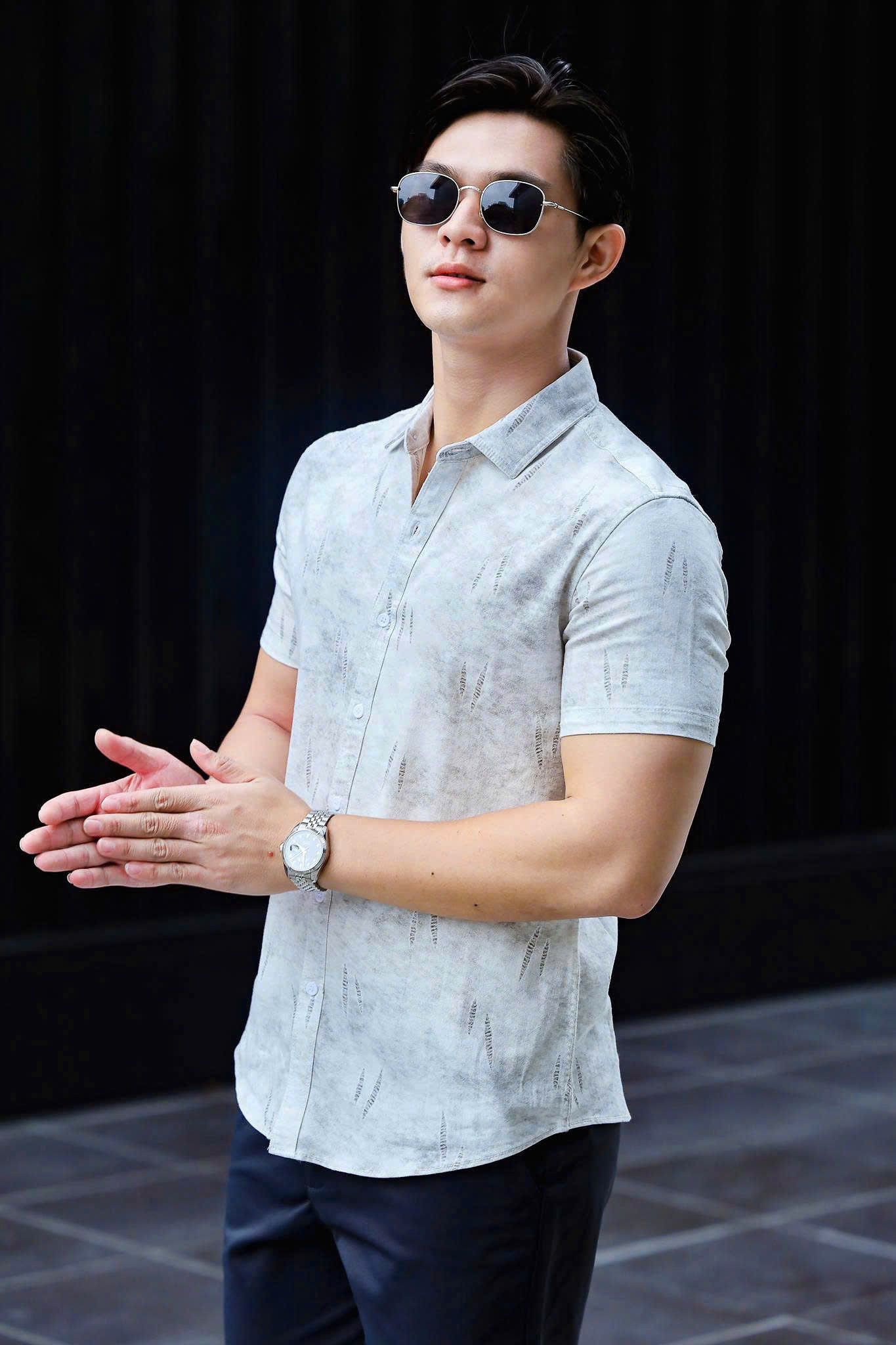 ÁO SƠ MI NAM TAY NGẮN XÁM ĐẬM HỌA TIẾT