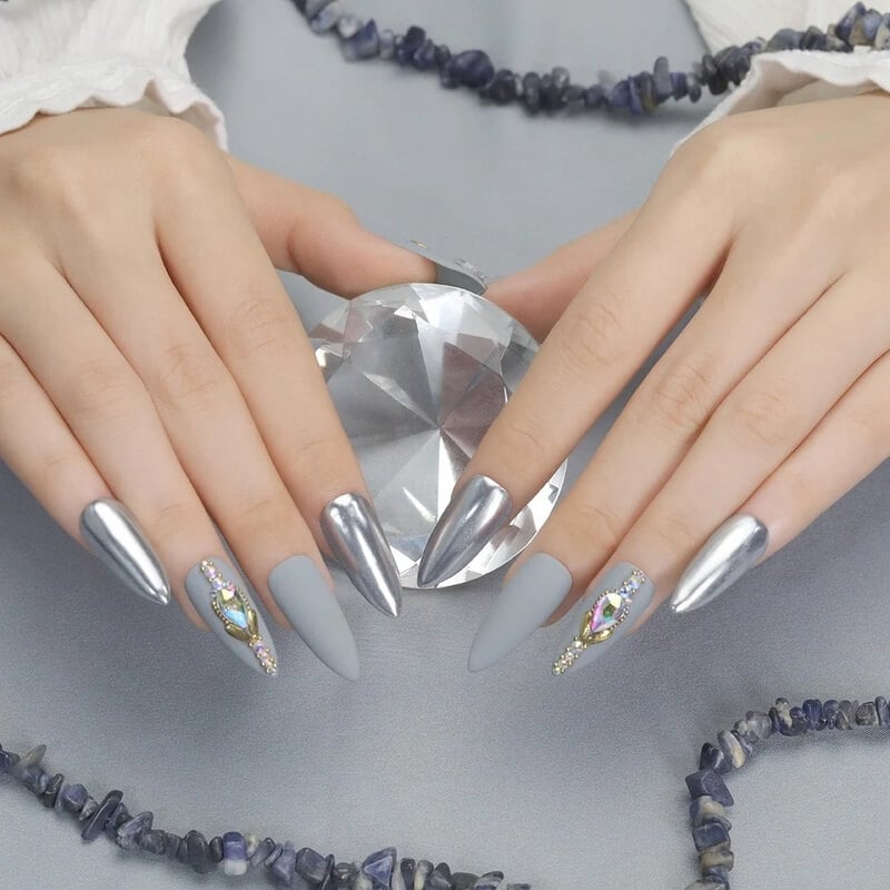 Những mẫu nail trắng tuyệt đẹp, phù hợp với mọi màu da | IVY moda