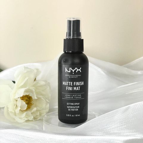 Xịt Khoá Nền Nyx Matte Finish Fini Mat 60ml