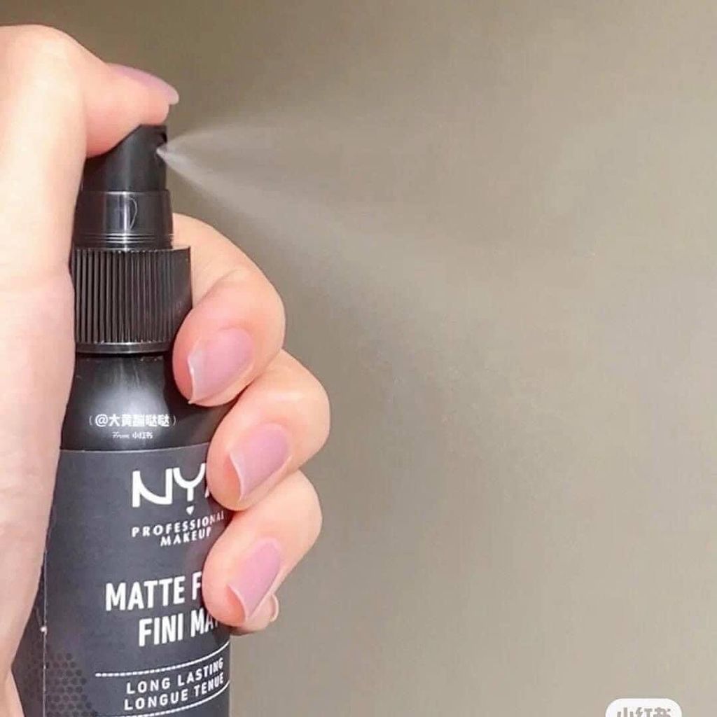 Xịt Khoá Nền Nyx Matte Finish Fini Mat 60ml