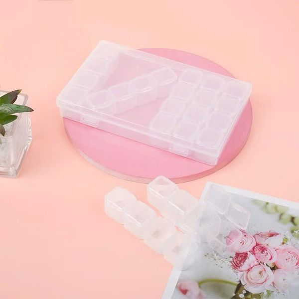Hộp Nhựa Đựng Đá 28 Ô Nail