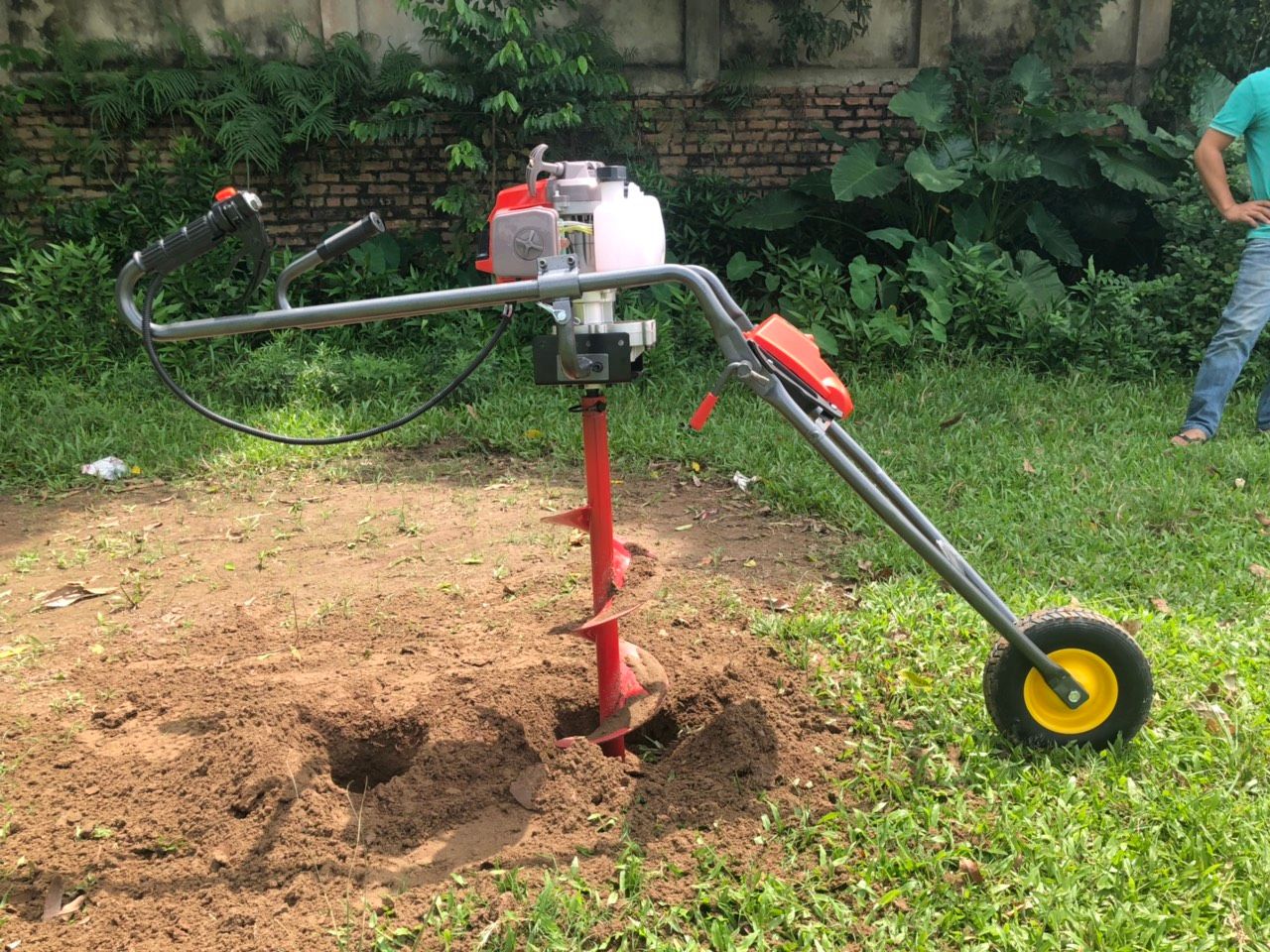 Máy khoan đất có bánh xe Okasu 2019 – Savimax.vn Máy khoan đất có bánh xe Okasu 2019 – Savimax.vn