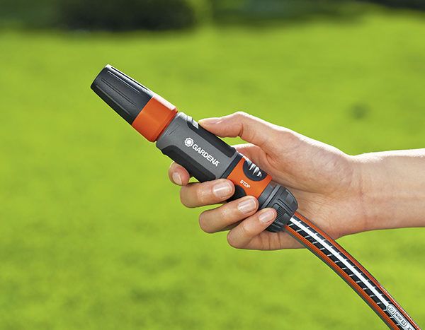 VÒI PHUN CỔ ĐIỂN GARDENA ĐIỀU CHỈNH – 18300-50