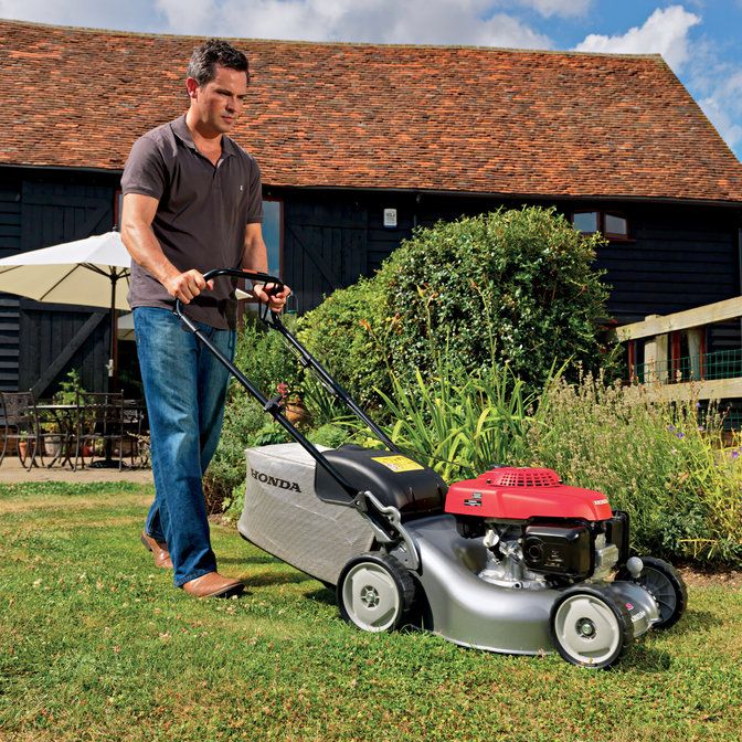 Máy cắt cỏ đẩy tay Honda HRJ216K3 loại tự hành