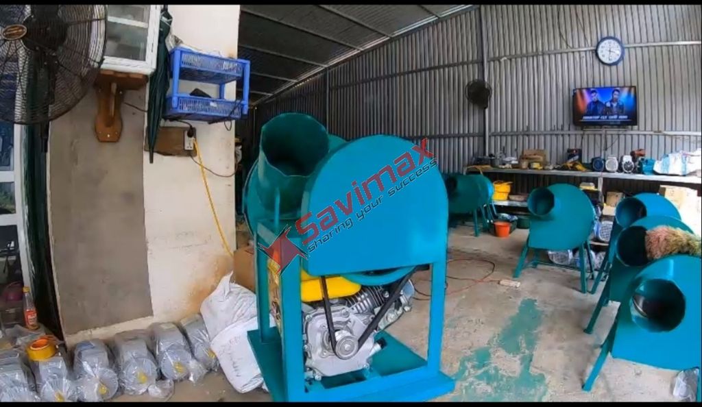 Máy thái chuối băm cỏ làm thức ăn thô xanh cho gia súc  động cơ xăng 4 thì tiện dụng