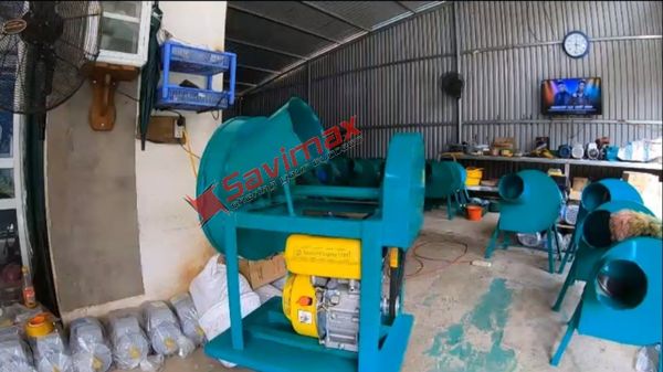 Máy thái chuối băm cỏ làm thức ăn thô xanh cho gia súc  động cơ xăng 4 thì tiện dụng