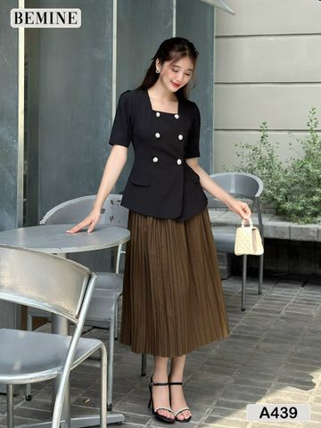 Áo kiểu peplum cổ vuông đính cúc A439