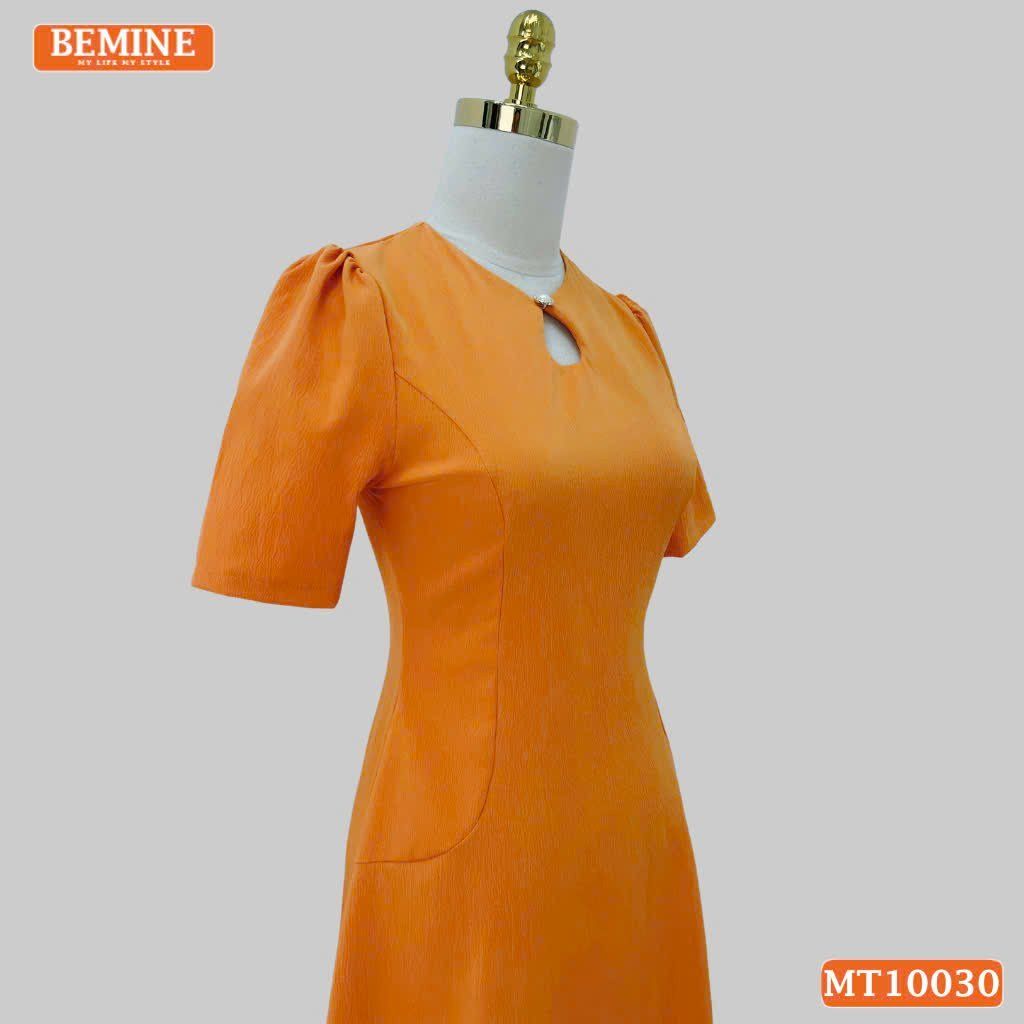 Đầm thiết kế BEMINE cổ tròn xẻ giọt nước đính cúc dáng chữ A phù hợp đi làm, đi dạo phố-MT10030