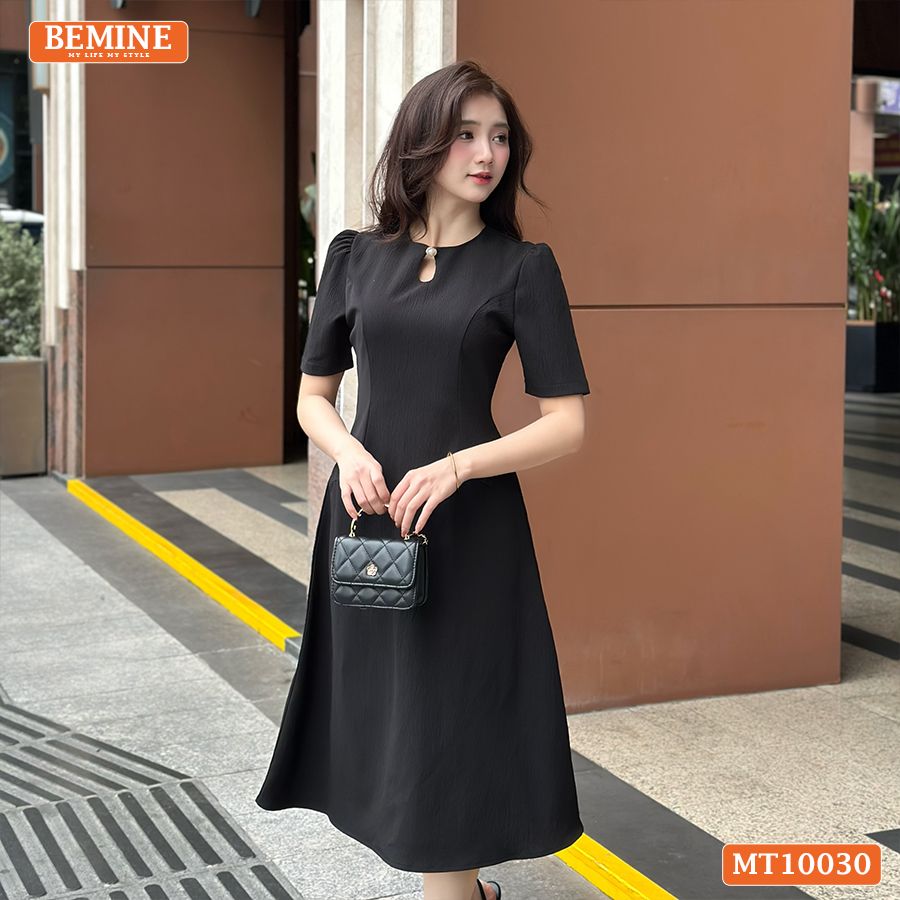 Đầm thiết kế BEMINE cổ tròn xẻ giọt nước đính cúc dáng chữ A phù hợp đi làm, đi dạo phố-MT10030