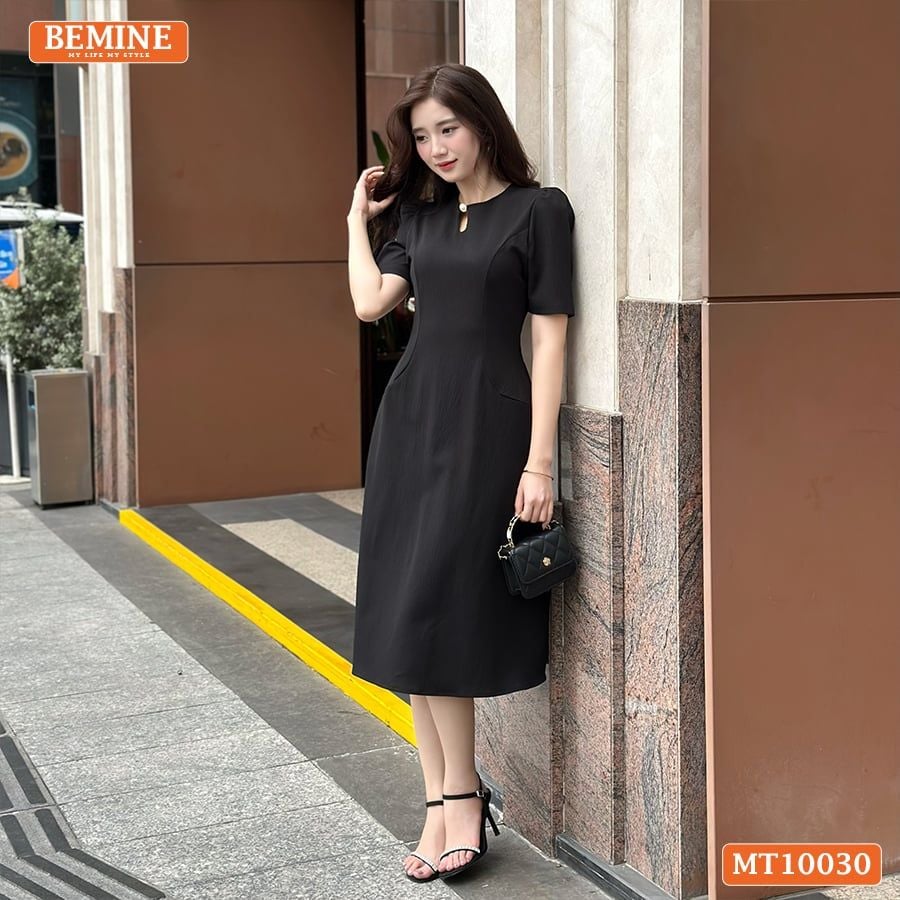 Đầm thiết kế BEMINE cổ tròn xẻ giọt nước đính cúc dáng chữ A phù hợp đi làm, đi dạo phố-MT10030