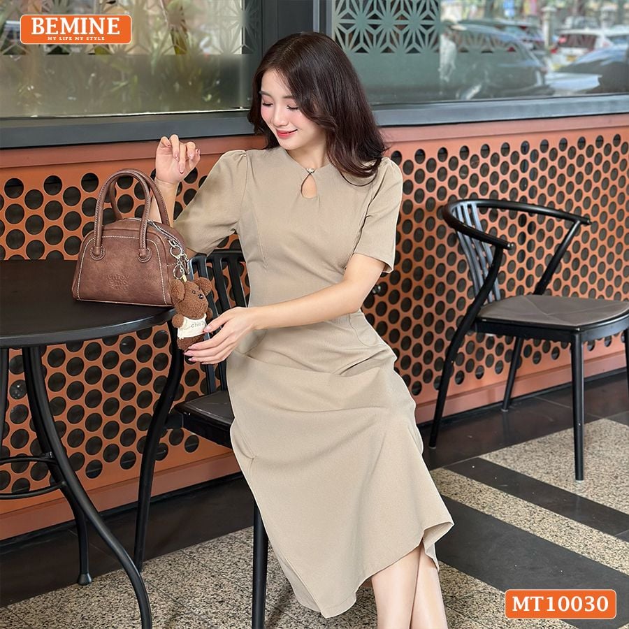 Đầm thiết kế BEMINE cổ tròn xẻ giọt nước đính cúc dáng chữ A phù hợp đi làm, đi dạo phố-MT10030
