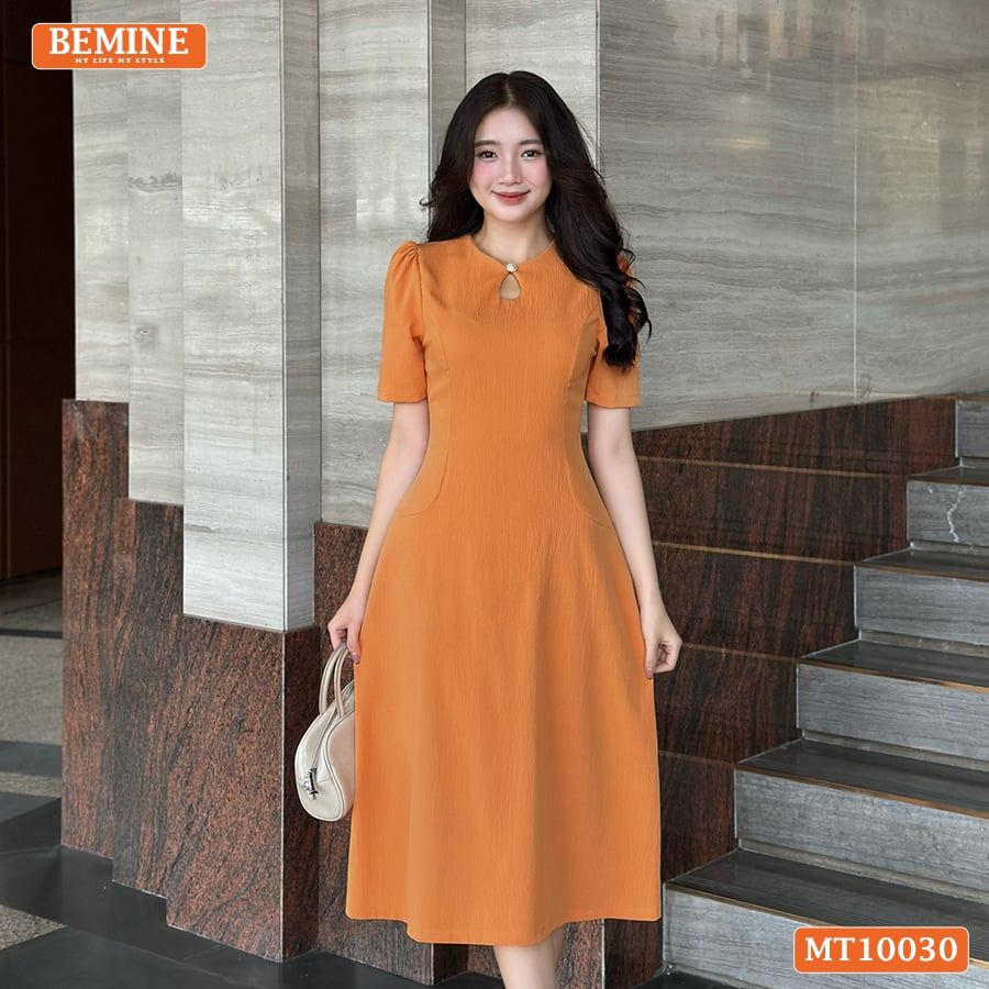 Đầm thiết kế BEMINE cổ tròn xẻ giọt nước đính cúc dáng chữ A phù hợp đi làm, đi dạo phố-MT10030