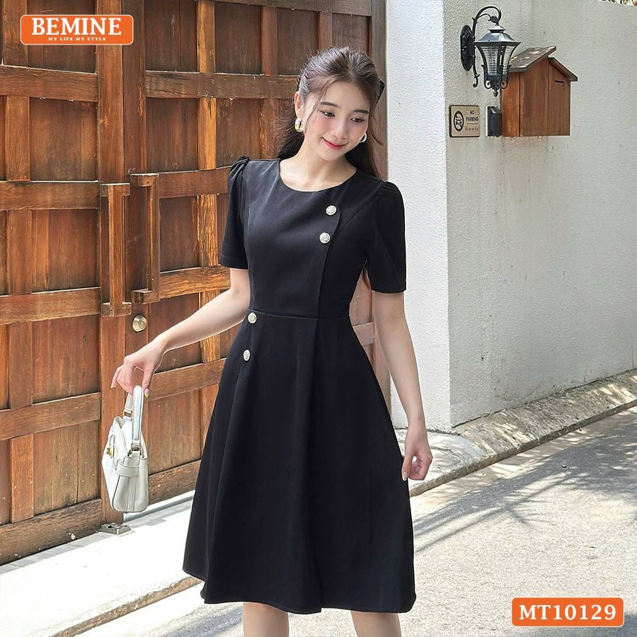 Đầm thiết kế BEMINE cổ tròn đính cúc dáng chữ A phù hợp đi làm-MT10129