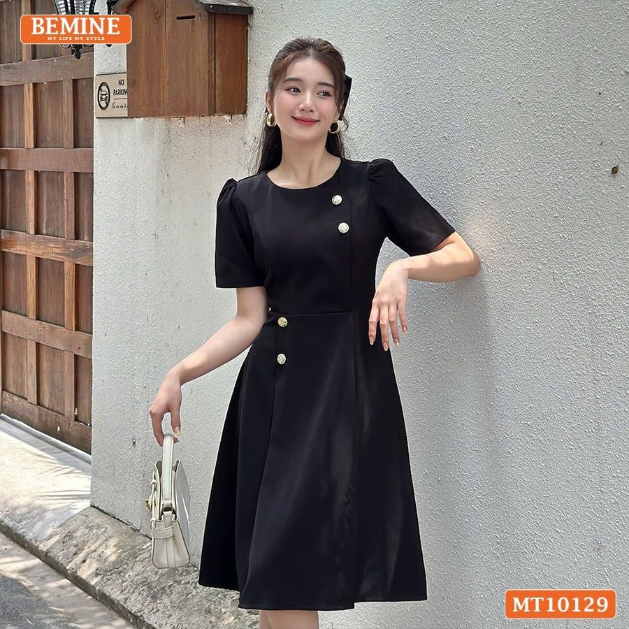 Đầm thiết kế BEMINE cổ tròn đính cúc dáng chữ A phù hợp đi làm-MT10129