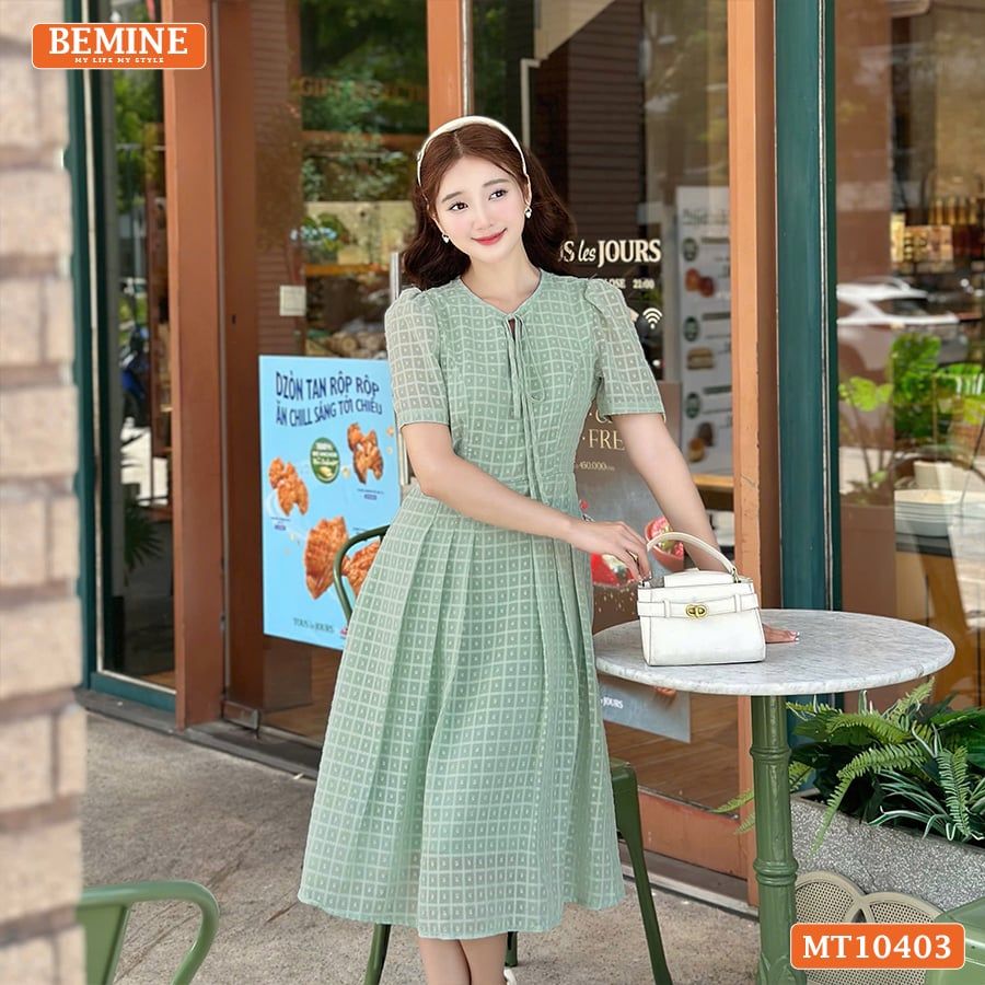 Đầm thiết kế BEMINE cổ tròn phối dây nơ tơ voan dáng chữ A MT10403