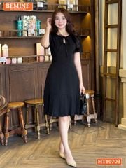 Đầm thiết kế BEMINE cổ tròn đính nơ tùng váy chữ A có xếp ly MT10703