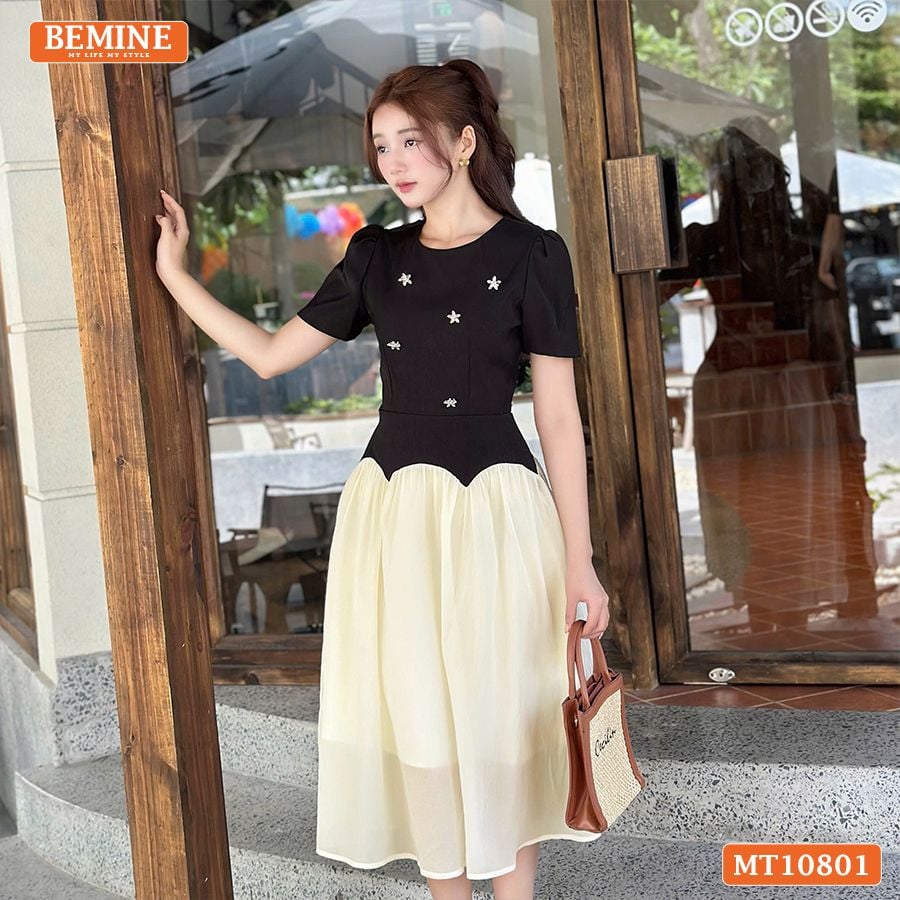 Đầm thiết kế BEMINE cổ tròn đính cúc dáng xòe MT10801