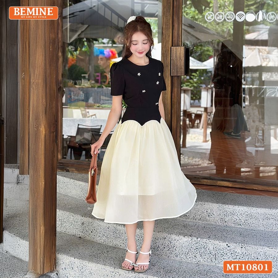 Đầm thiết kế BEMINE cổ tròn đính cúc dáng xòe MT10801