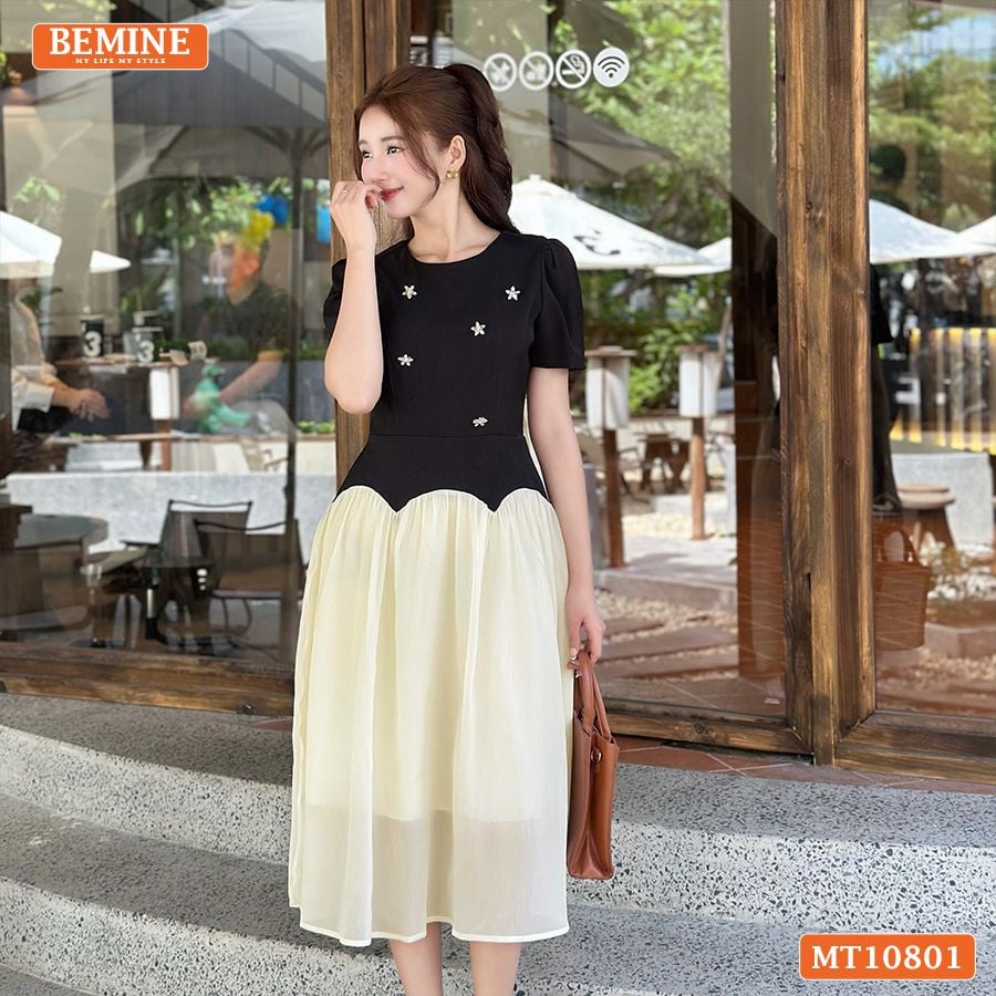 Đầm thiết kế BEMINE cổ tròn đính cúc dáng xòe MT10801