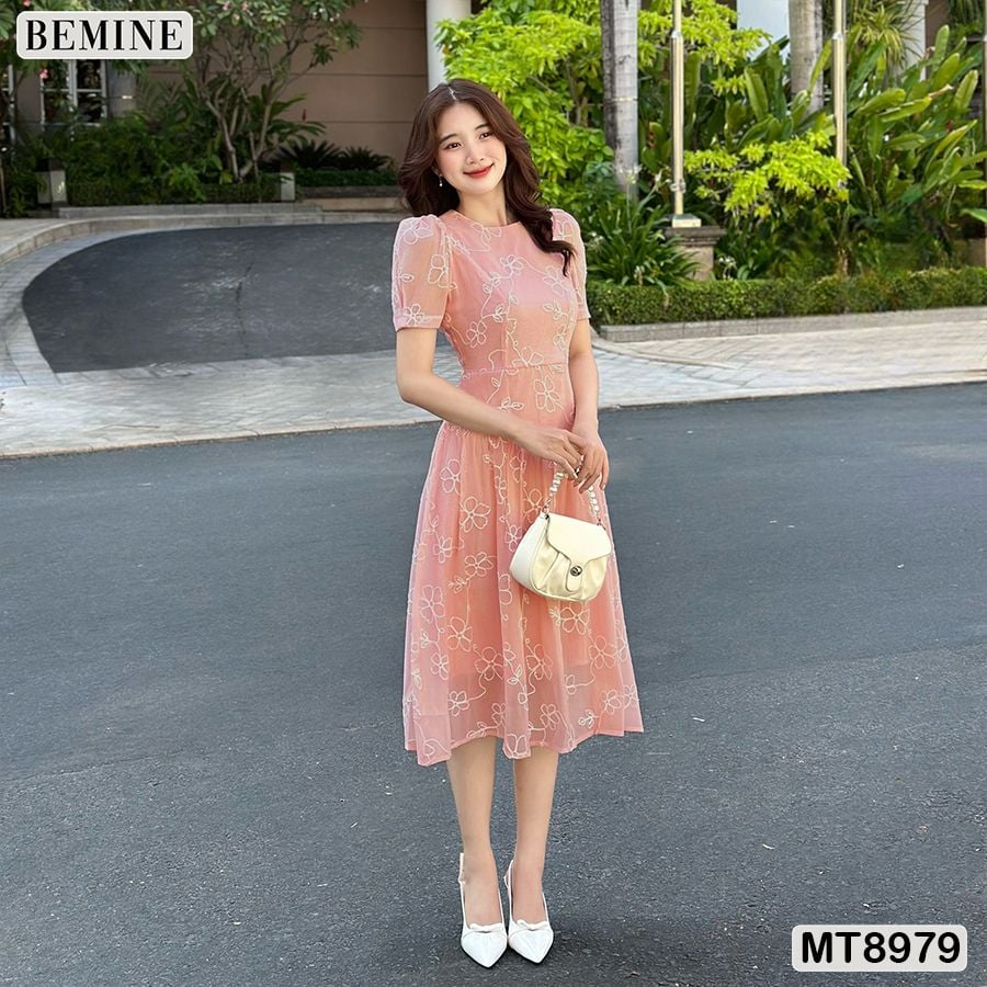Đầm thiết kế hoa nổi cổ tròn dáng xoè MT8979