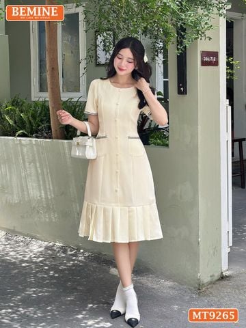 Đầm thiết kế cổ tròn đính nút dáng đuôi cá có xếp ly MT9265