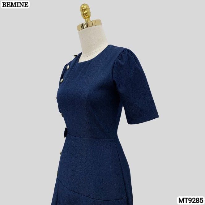 Đầm thiết kế cổ tròn đính nút dáng xếp ly MT9285